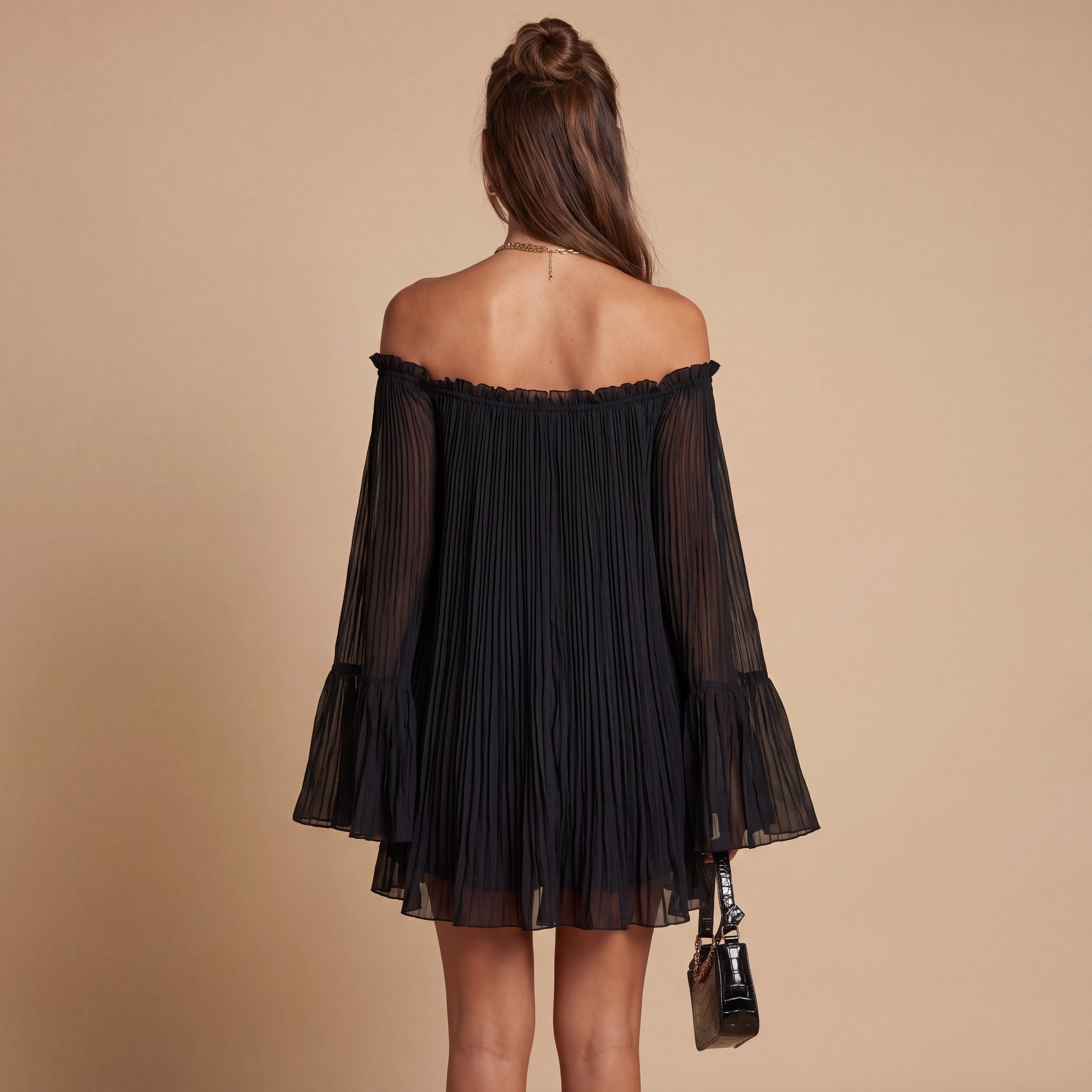 Miriana | Vestido Corto Off-Shoulder Mangas Acampanadas
