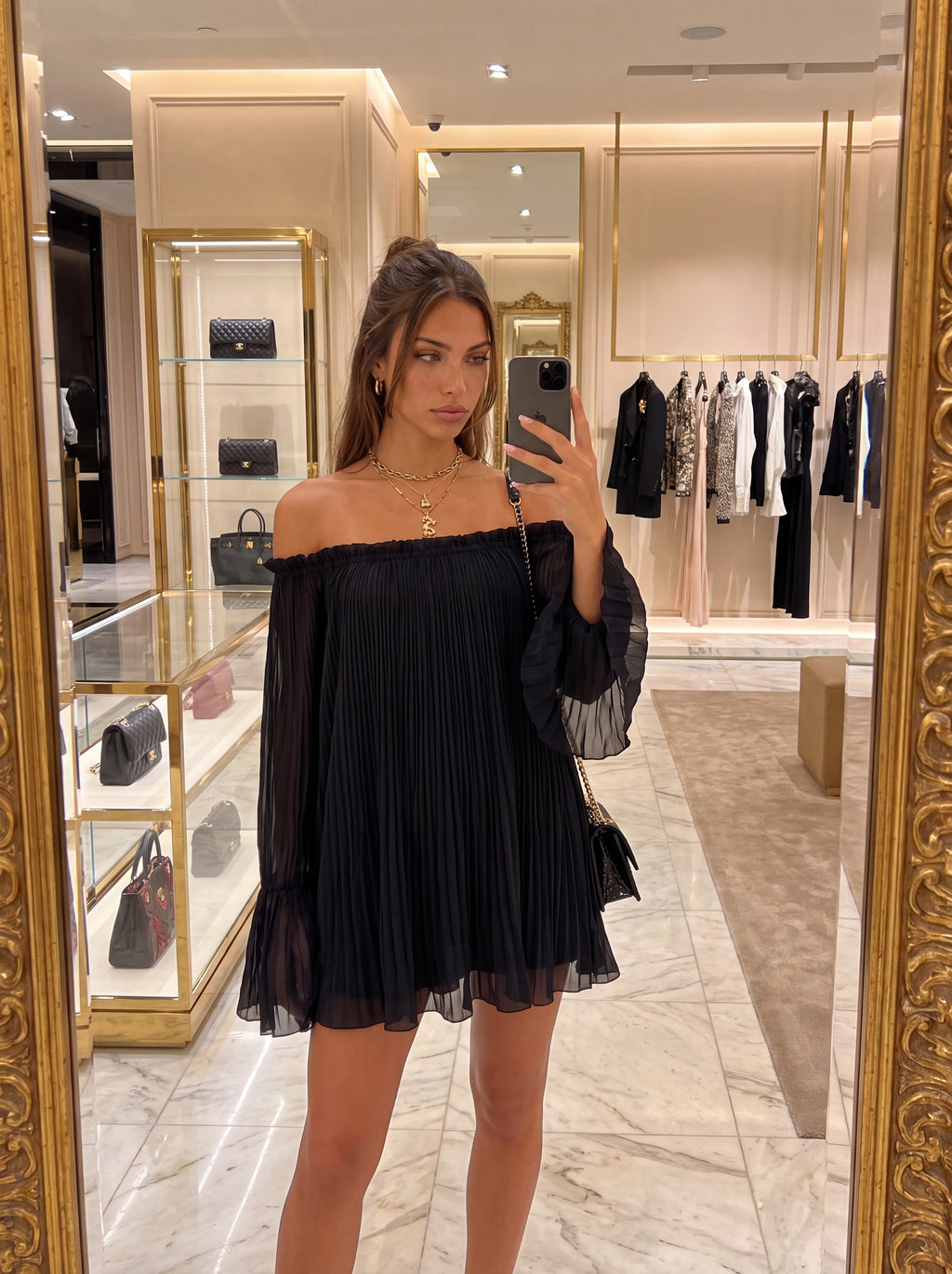 Miriana | Vestido Corto Off-Shoulder Mangas Acampanadas