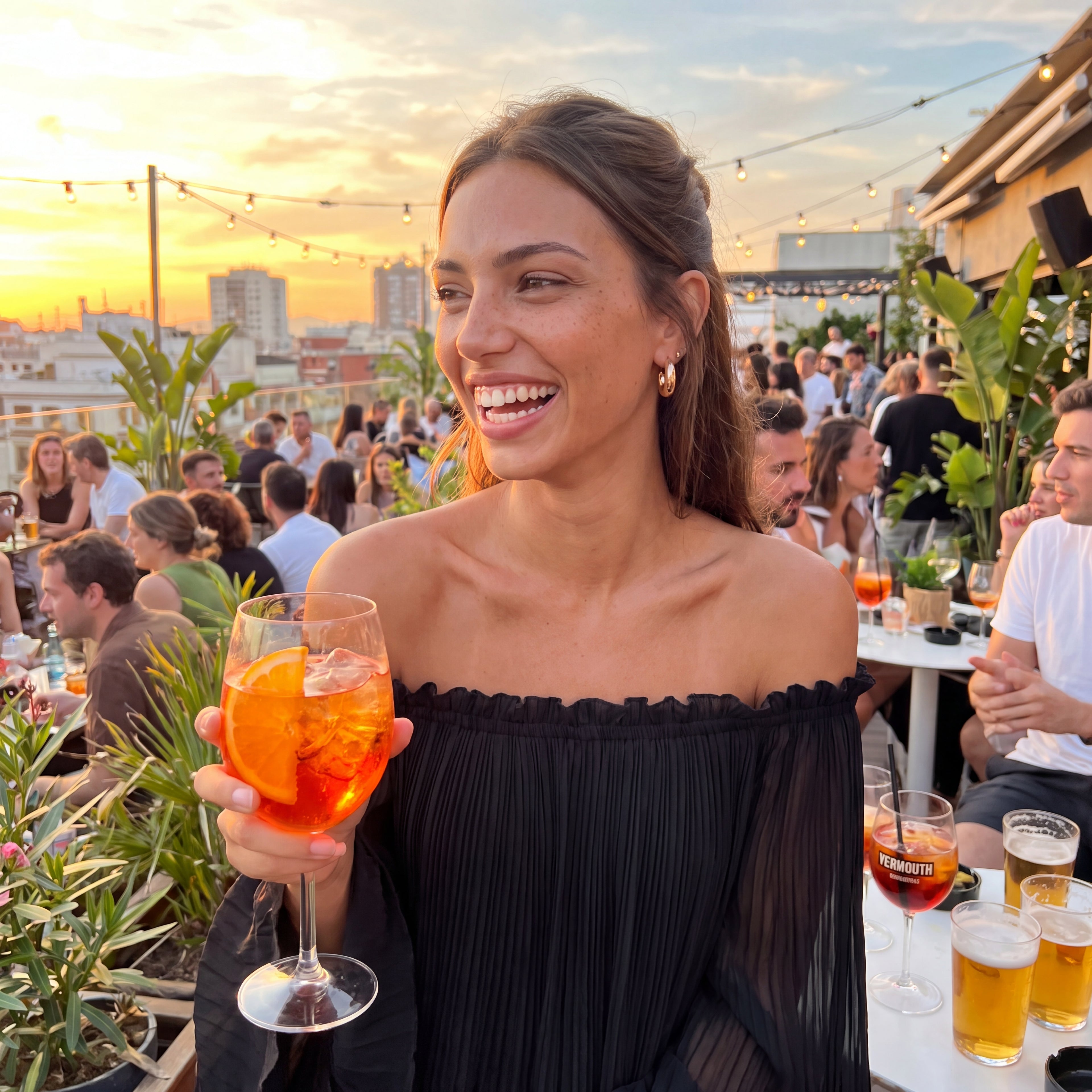 Miriana | Vestido Corto Off-Shoulder Mangas Acampanadas