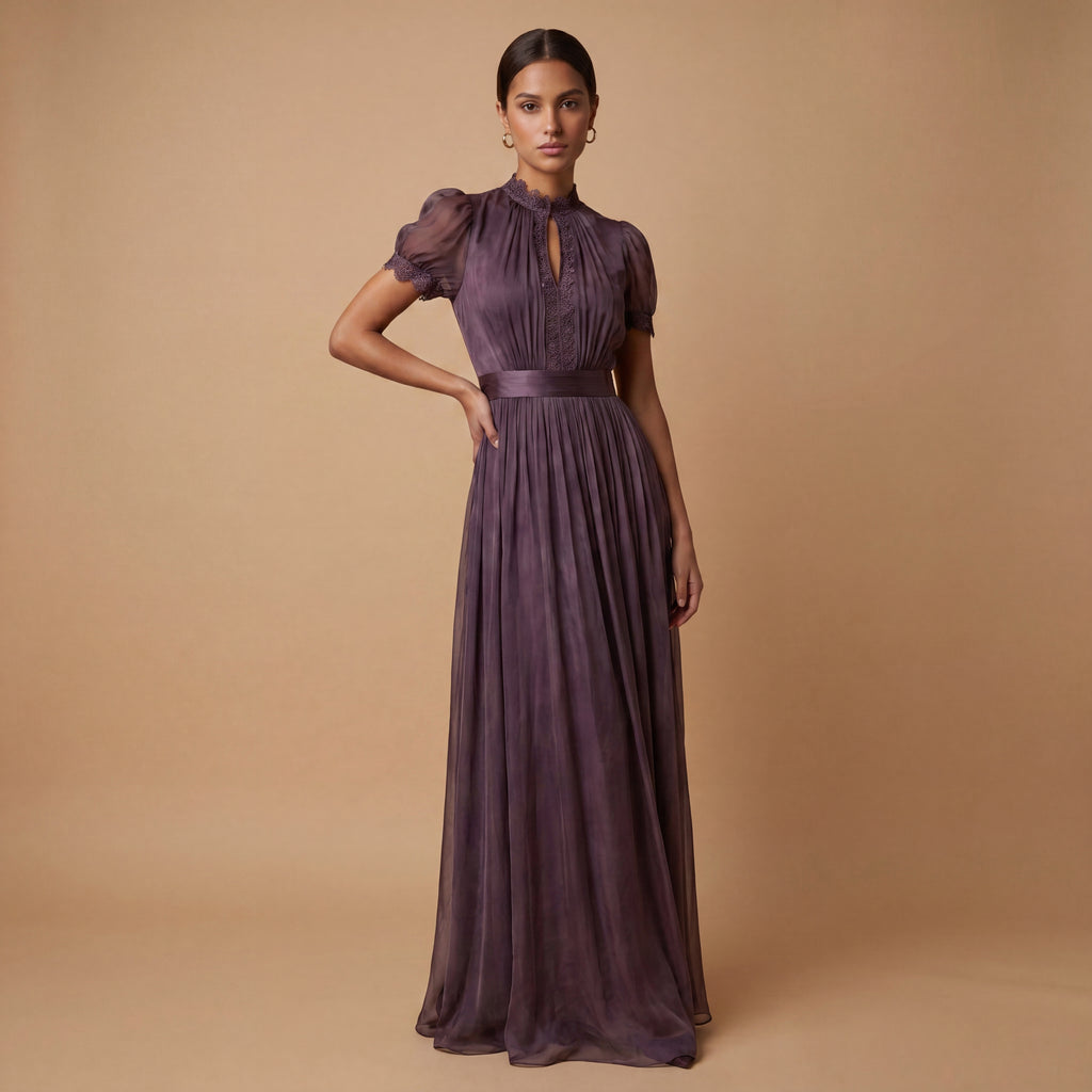 Flavia | Vestido Largo Morado con Escote Lágrima y Encaje