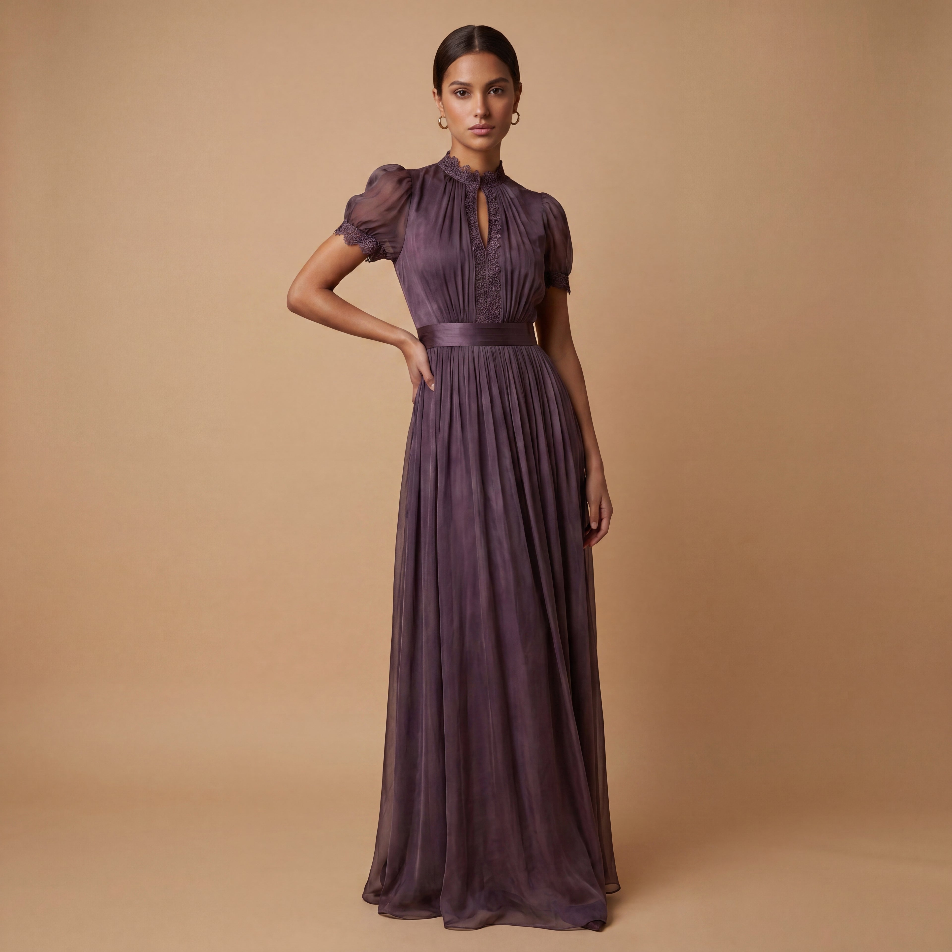 Flavia | Vestido Largo Morado con Escote Lágrima y Encaje